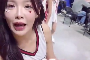 这么开放！台妹啦啦队跟观众互动：不喜欢球衣吗？不够露是吗？🙊